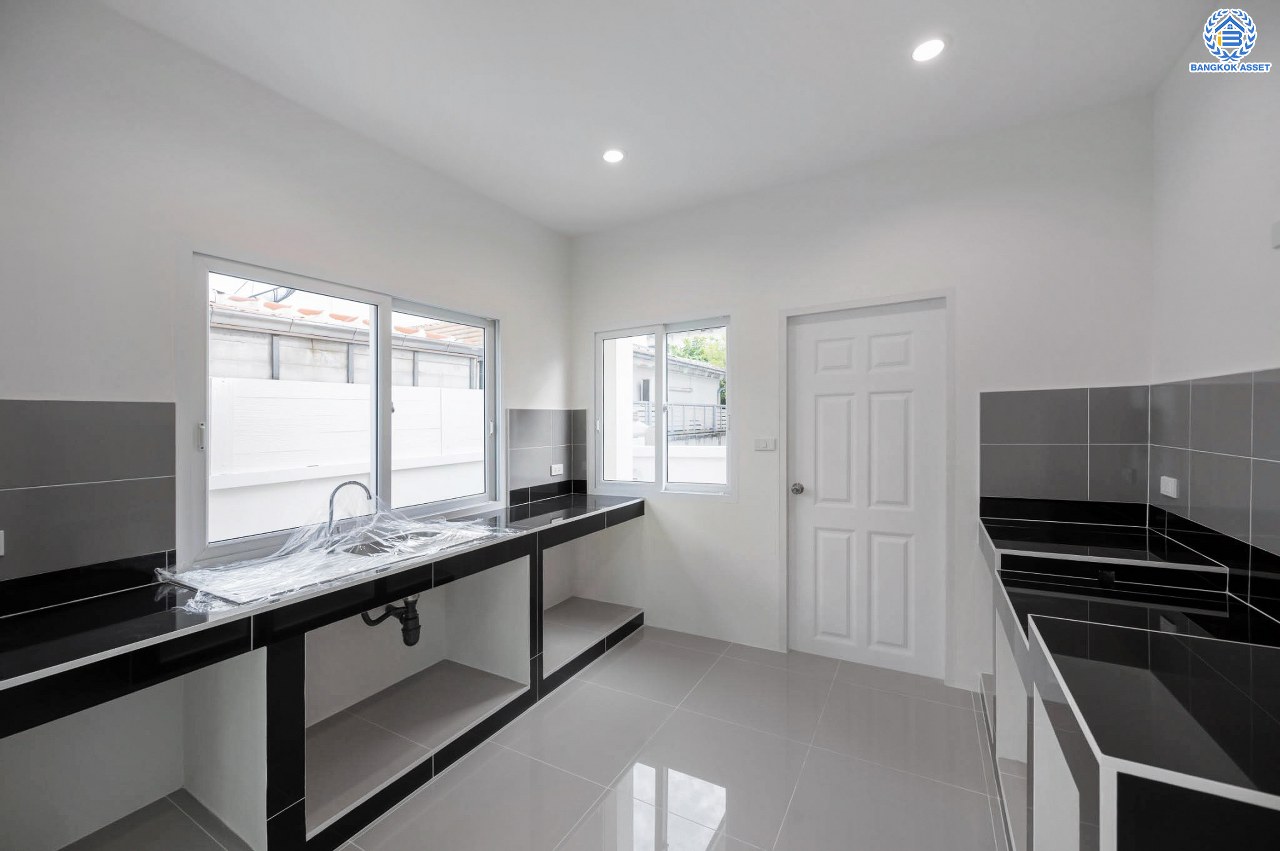 บ้านมือสองตกแต่งใหม่ โครงการ เพอร์เฟคเพลส1 ราชพฤกษ์ คุณภาพแบรนด์ Property Perfect เนื้อที่ 63.7 ตร.ว. พื้นที่ใช้สอย 122 ตร.ม. ตอบโจทย์ทุกการอยู่อาศัย ฟังก์ชัน 3 ห้องนอน 3 ห้องน้ำ 2 ที่จอดรถ บนทำเลติดถนนราชพฤกษ์ ใกล้วงเวียนพระราม5 รถไฟฟ้าสายสีม่วง "สถานีบางรักน้อยท่าอิฐ" และจุดขึ้นทางด่วน "กาญจนาภิเษก"